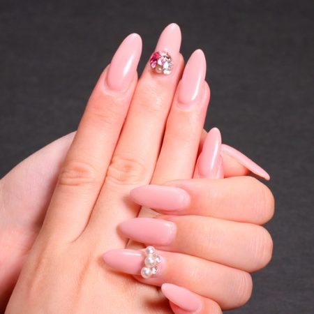 Polish Your Elegant Look With Mesmerizing Pearl Nails