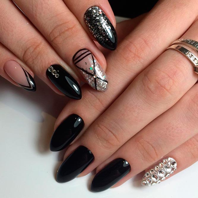 Gorgeous Glitter Accents for Black Nails picture 1