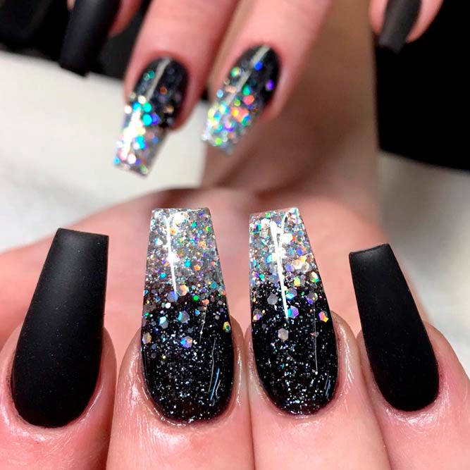 Gorgeous Glitter Accents for Black Nails picture 2