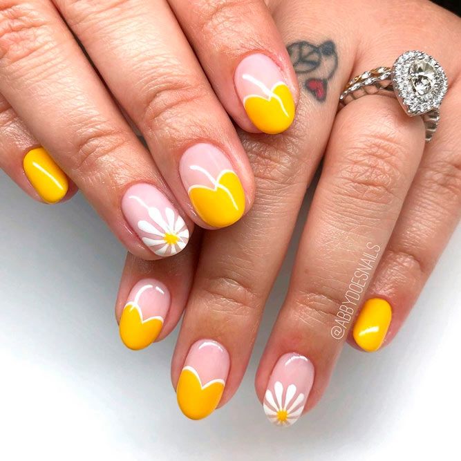 Cute Daisies Flower Nail Designs