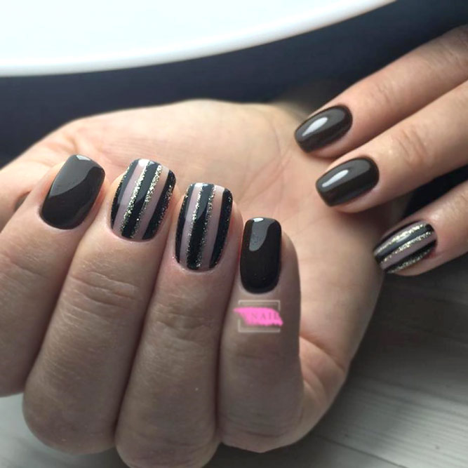 Simple Vertical Stripes For Intricate Manicure