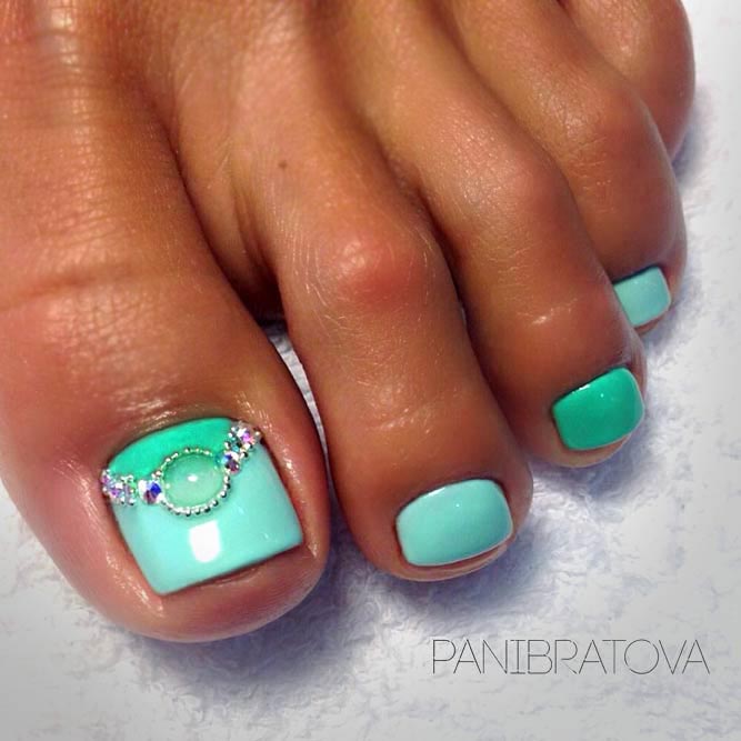 The Play Of Light And Shadow For Your Pedicure picture 1