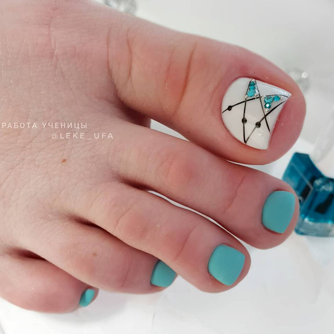 Teal Abstract Design For Toes