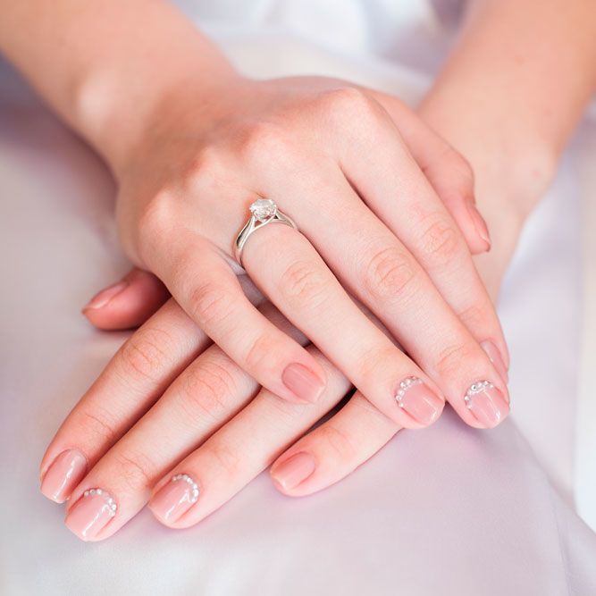 Minimalistic Nails Designs for Wedding Look