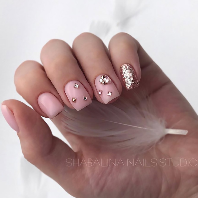Chic Pink And Gold Nails Designs | NailDesignsJournal.com