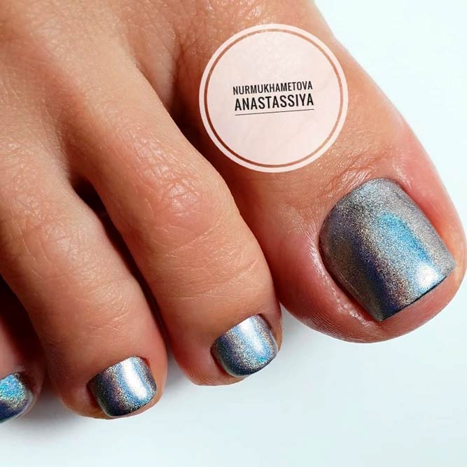 Holographic Toe Nail Design #holonails #trendytoenails