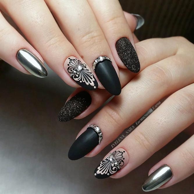 Black Nail Ideas With Diamonds