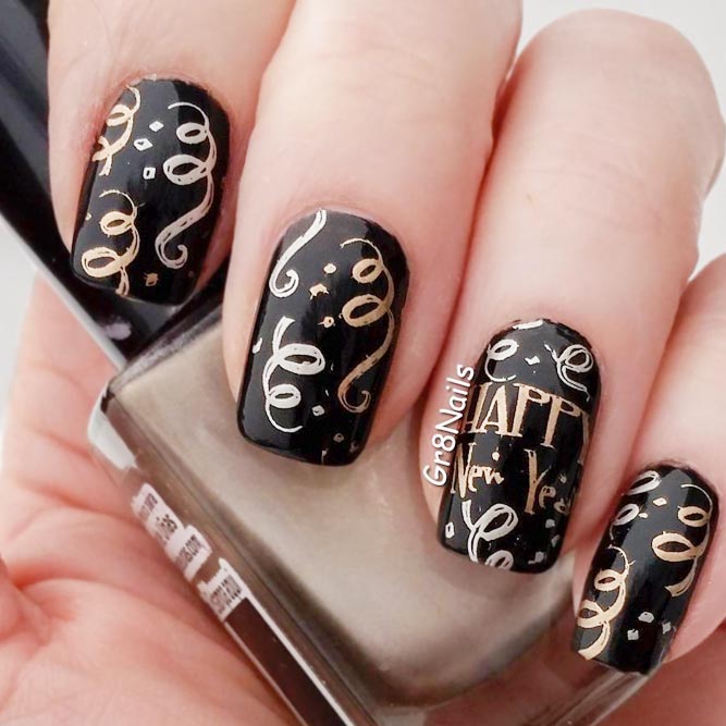 Create Your Holiday Mood With Our Ideas For New Years Nails