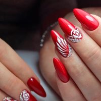 Best Hues For Almond Shaped Nails | NailDesignsJournal.com