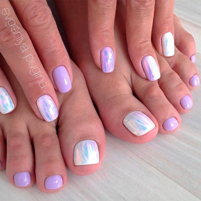 Shiny Foil Nail art #palenails #foilnails