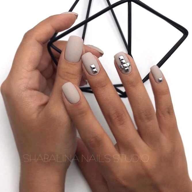 Matte Nude-Gray Shaded Nails