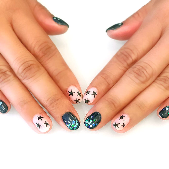 Minimalistic And Cute Holiday Nails
