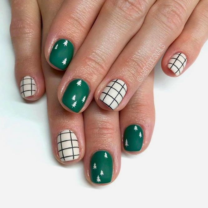 Short Nails With Exclusive Christmas-Tree Art