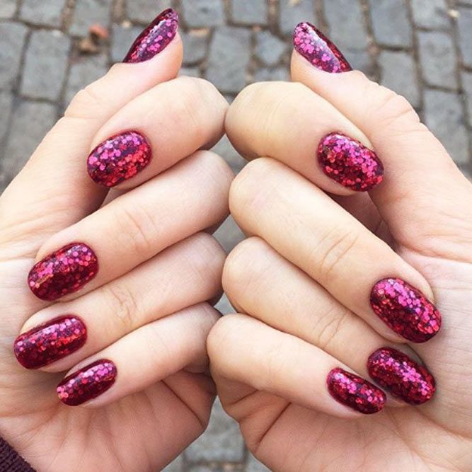 Glittery Valentine`s Day Nails