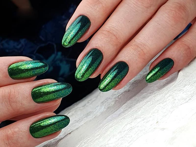 Joyous Emerald Green Nails To Intrigue