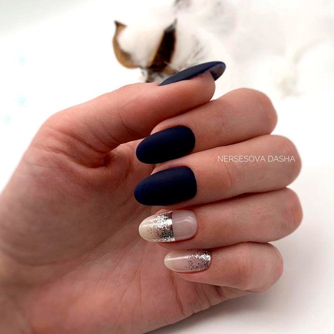 Glitter Accent Season Nails