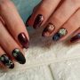 Create Your Holiday Mood With Our Ideas for New Years Nails