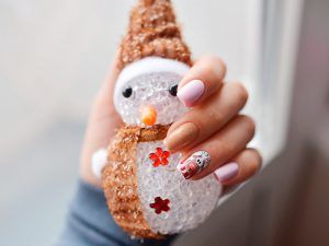 35 Charming Christmas Nail Art Ideas You’ll Adore