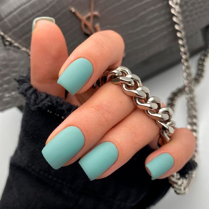 Fresh Aqua Colored Spring Nails