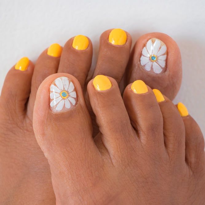 Yellow Color Toes with Flowers
