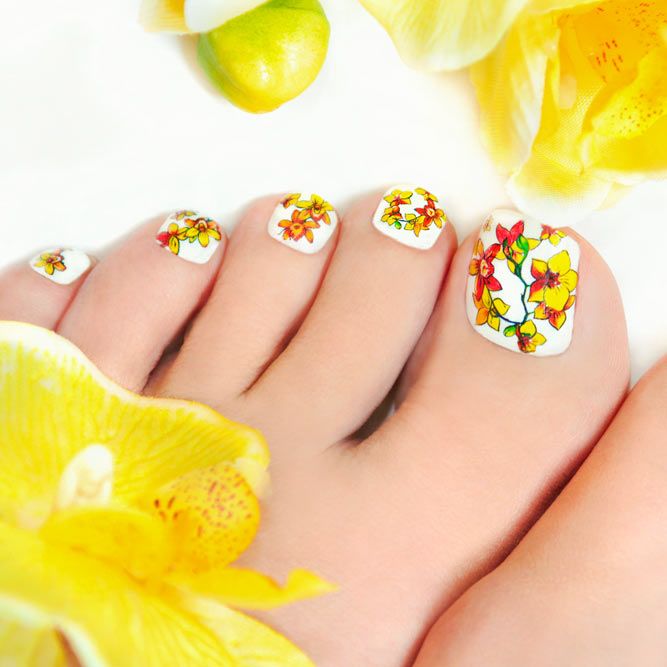 Lovely Toe Nail Designs With Floral Motifs
