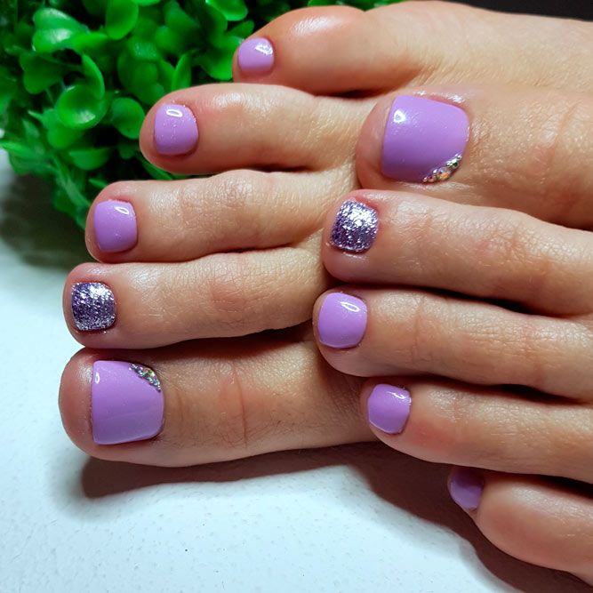 Toe Nails With Glitter Accent