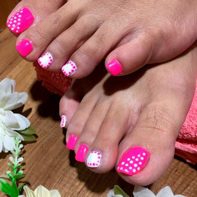 Splendid Dotticure Patern For Your Toes