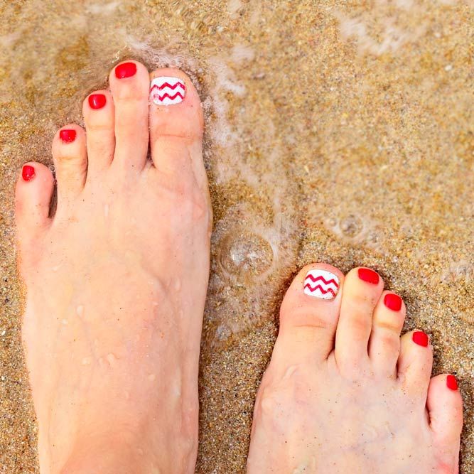 Cool Nail Toe Designs With Geometric Prints