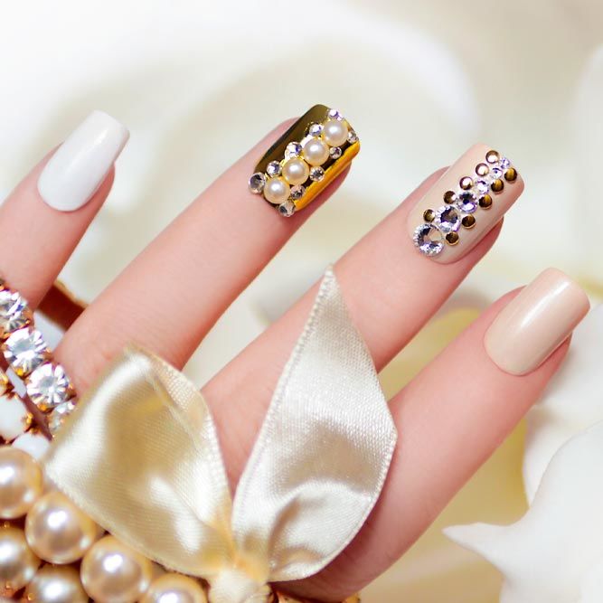 Huge Rhinestones Is New Nails Trend