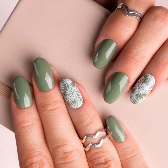 Summer Nails with Tropical Leaves