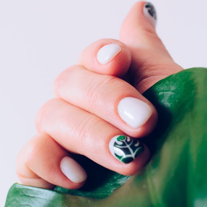 Tropical Leaves Nails Accent