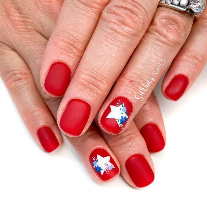 Lovely Short Nails Design For Independence Day