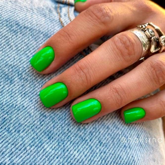 Green Short Acrylic Nails