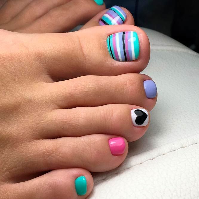 Trendy Pedicure With Stripes