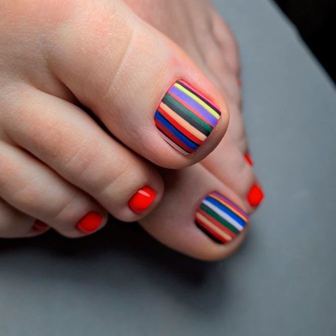 Toe Nails With Stripes Accent