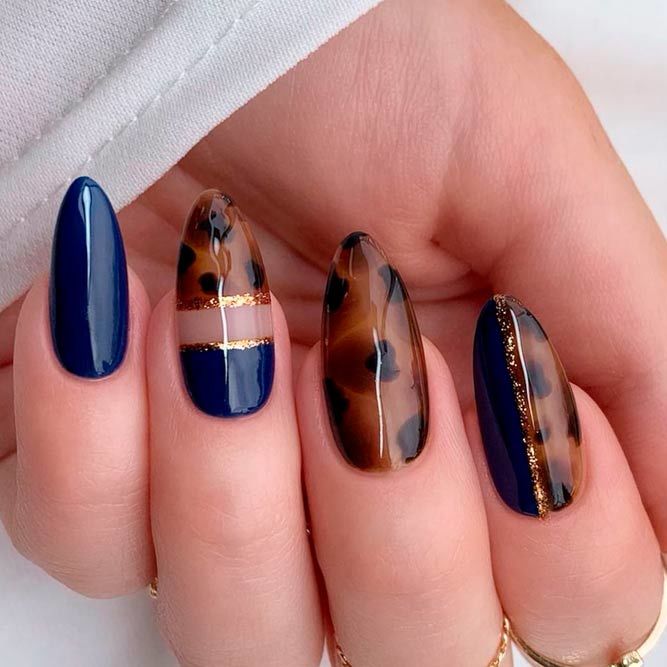 Gold Accent For Your Autumn Nails