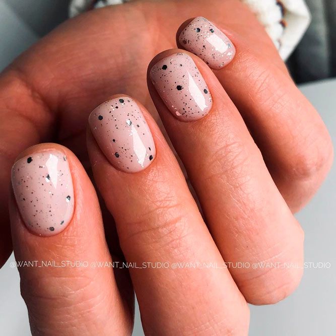 Glitter Accent On Squoval Nails