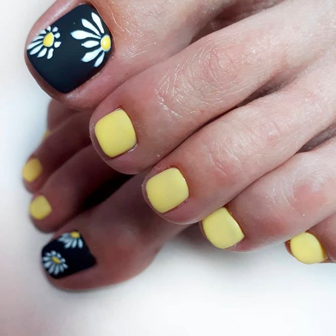Elegant Toe Nails Matte with Flowers