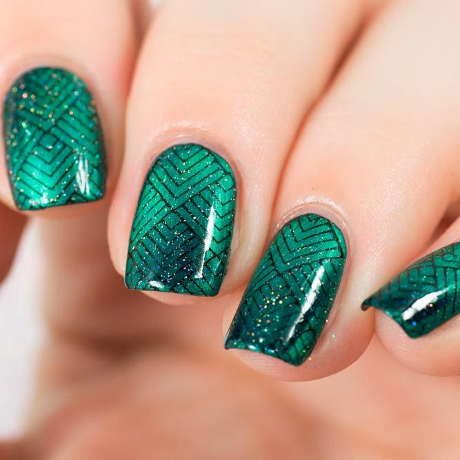 Sweet Pattern Design With Emerald Green Nails