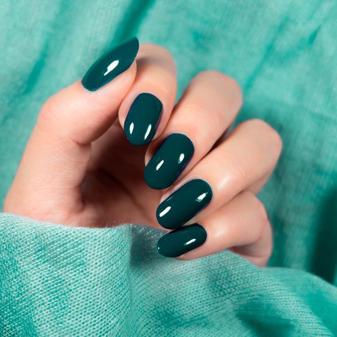 Classic Total Emerald Green Nails