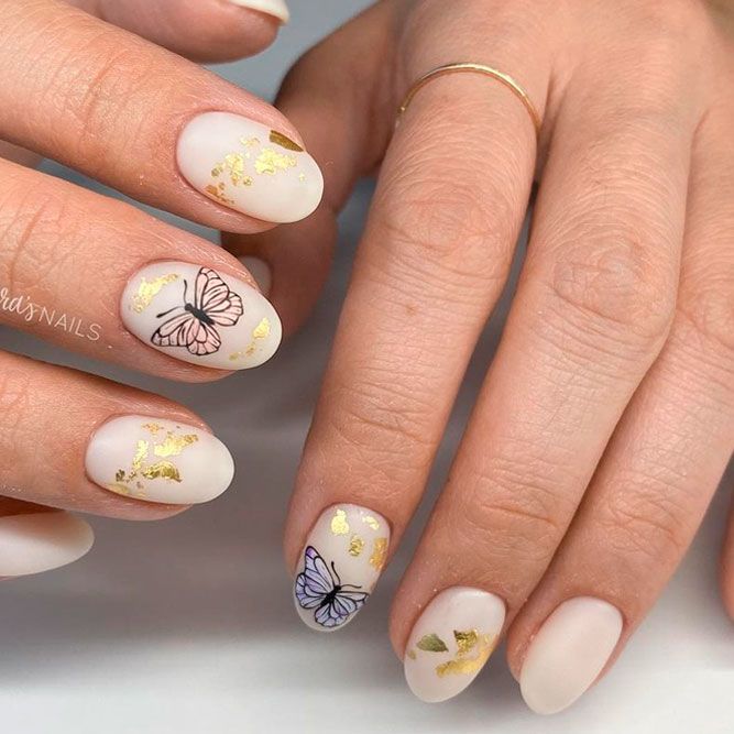 Gold Accent For Your Fall Nail Art