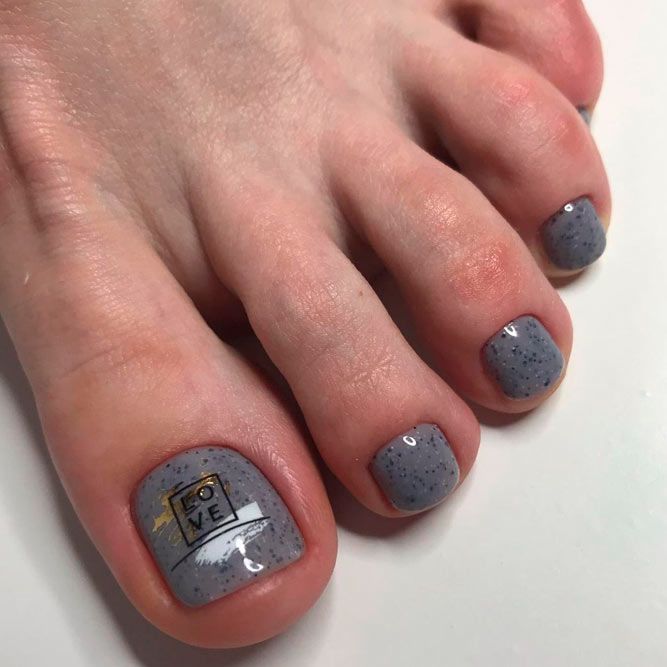 Luxurious Gray Color For Toe Nails