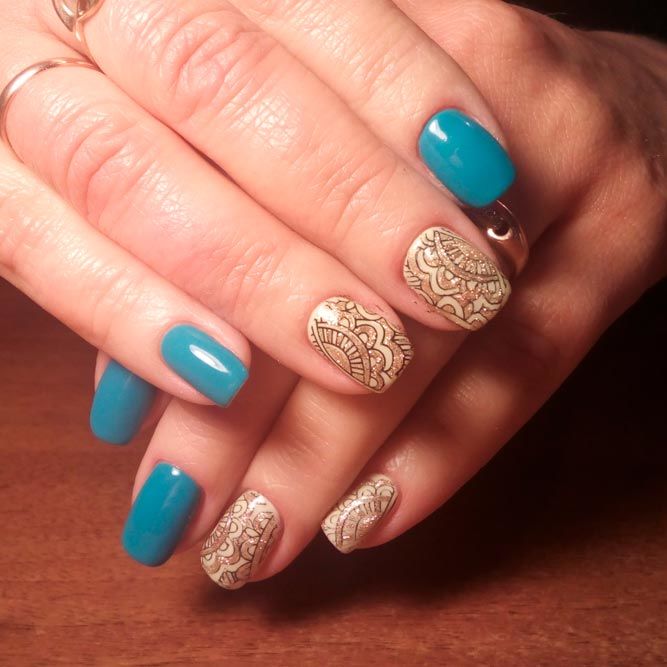 Gentle Nails With Glitter Mandala