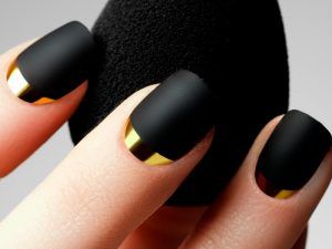 Charming Black and Gold Nails Perfect for a Party