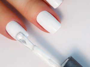 37 White Acrylic Nails Designs You Can Try