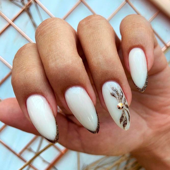 Cute White-Gold Acrylic Nails