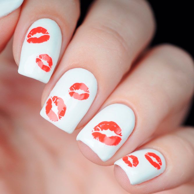 Passionate Kisses for Happy Valentines Day Nails