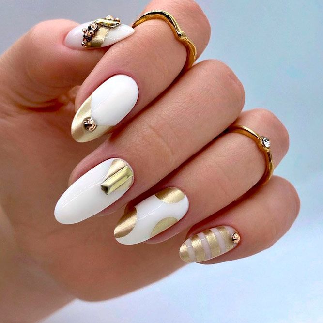 Gold Nails Looks Gorgeous On This Special Day