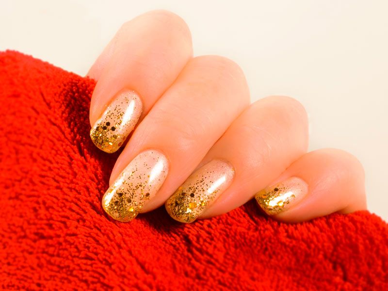 Amazing Ideas With Gold Glitter For Luxe Nails