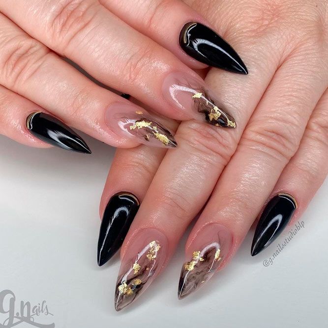Black and Gold - Luxurious Stiletto Nails